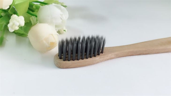 Pourquoi vous devriez passer à une brosse à dents en bambou